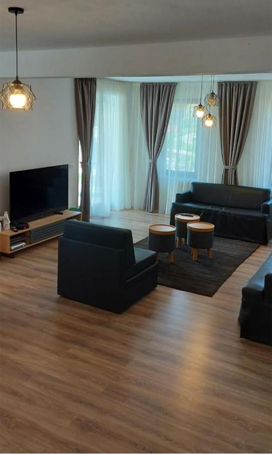 Eco familia Hotel Pojoga Bagian luar foto