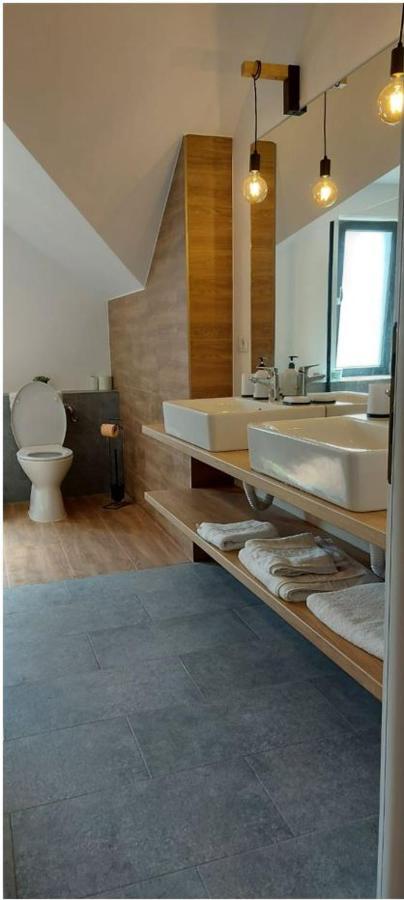 Eco familia Hotel Pojoga Bagian luar foto