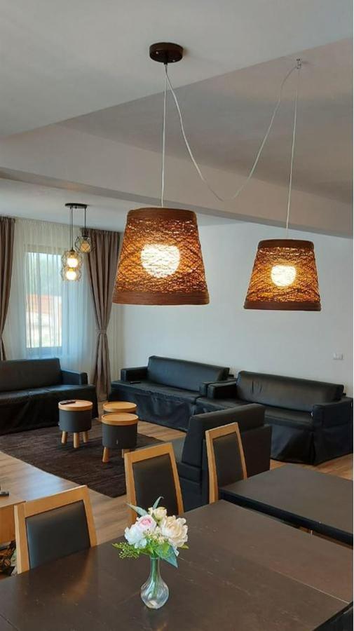 Eco familia Hotel Pojoga Bagian luar foto