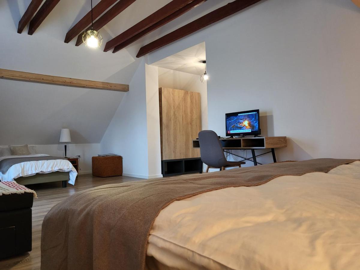 Eco familia Hotel Pojoga Bagian luar foto