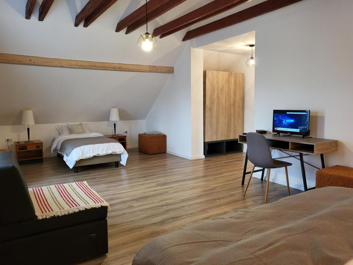 Eco familia Hotel Pojoga Bagian luar foto