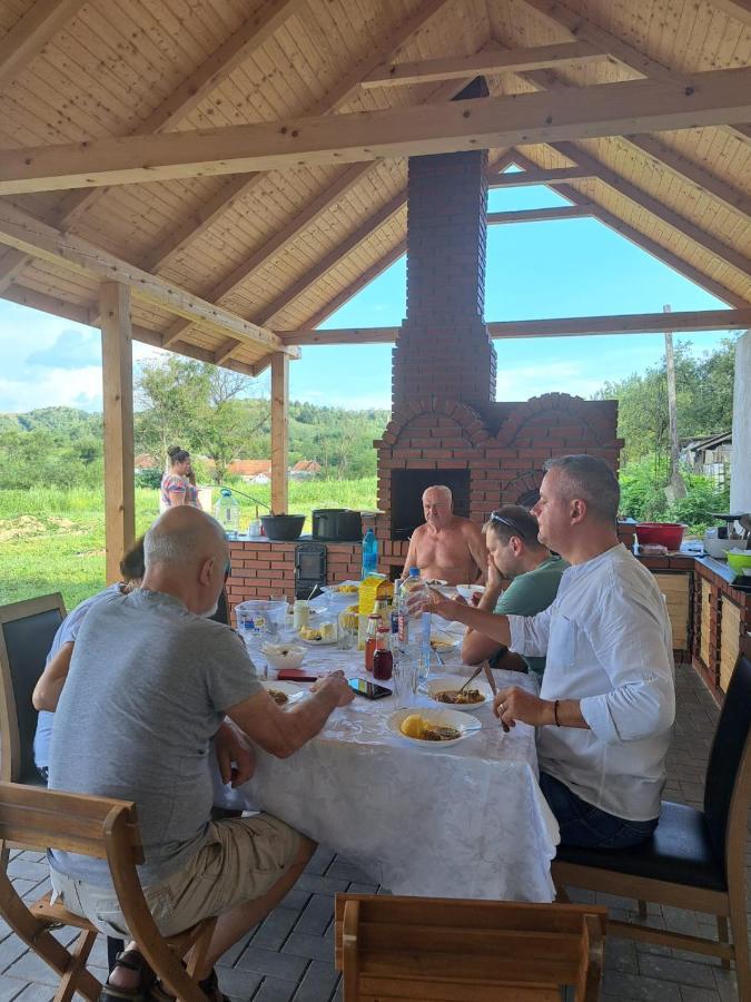 Eco familia Hotel Pojoga Bagian luar foto