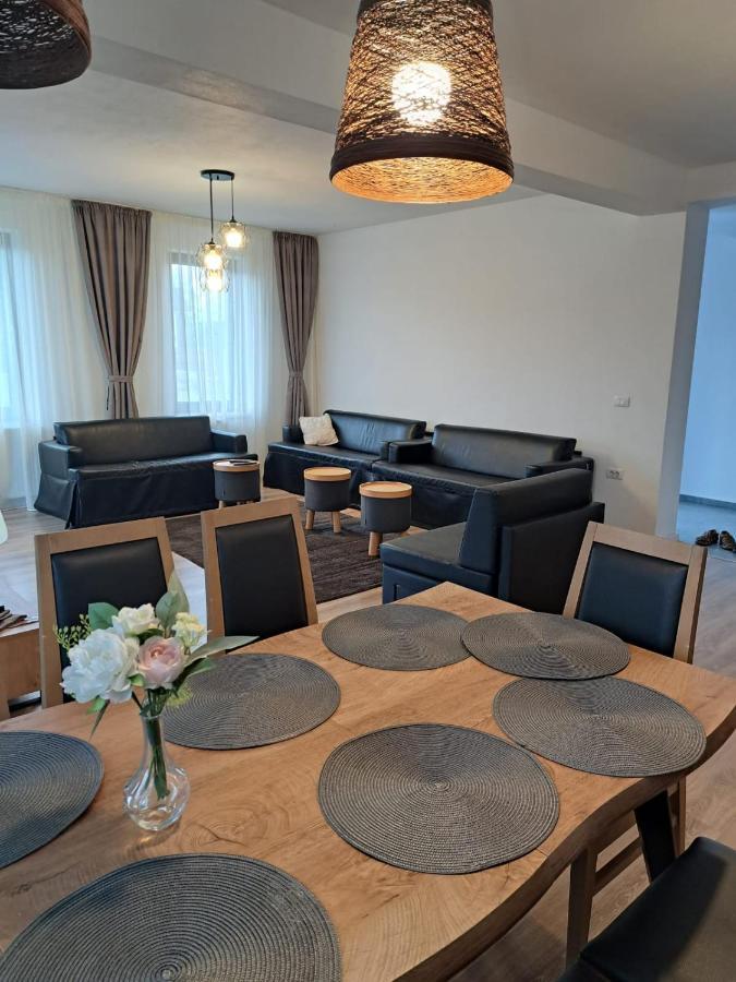 Eco familia Hotel Pojoga Bagian luar foto