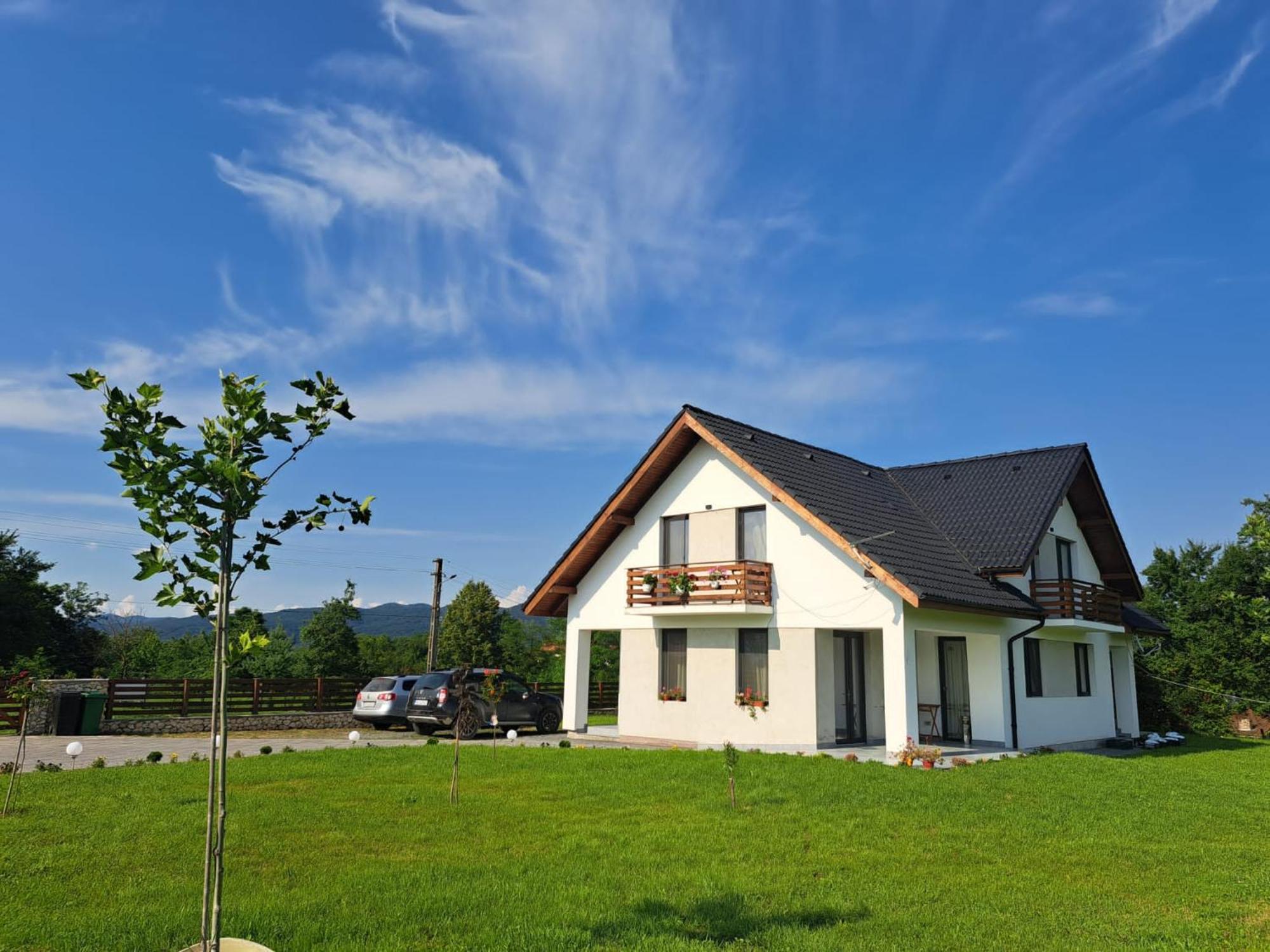 Eco familia Hotel Pojoga Bagian luar foto
