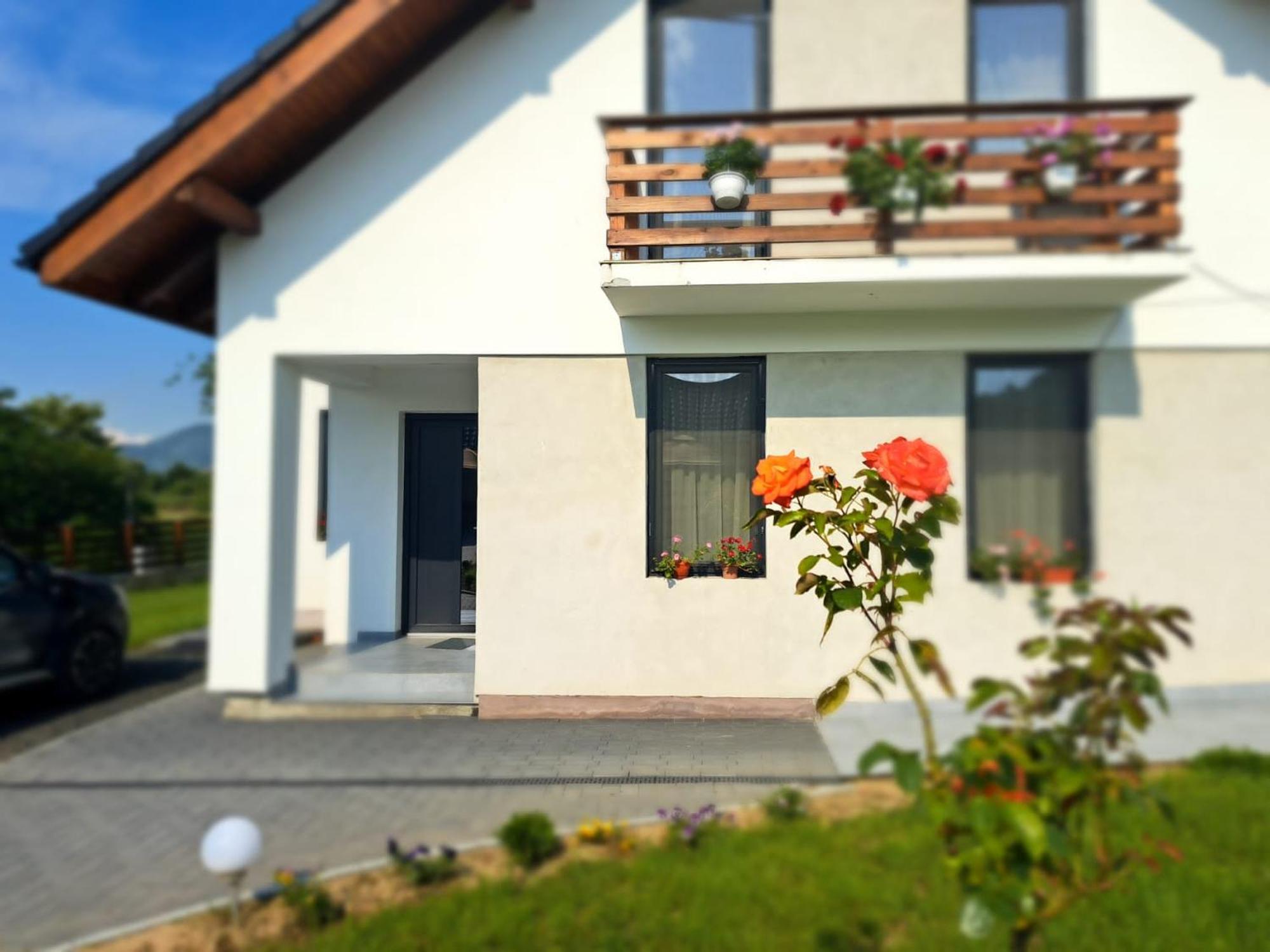Eco familia Hotel Pojoga Bagian luar foto