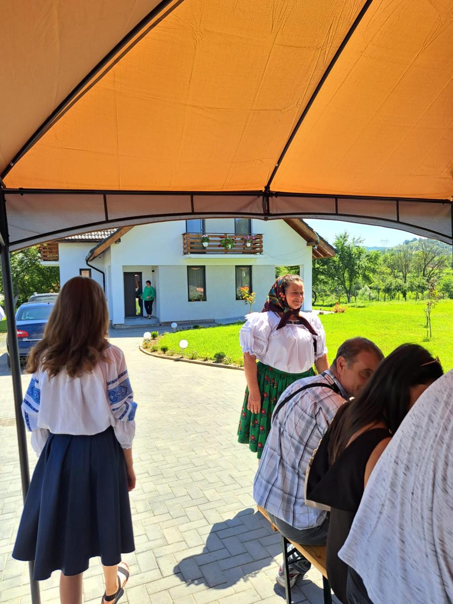 Eco familia Hotel Pojoga Bagian luar foto